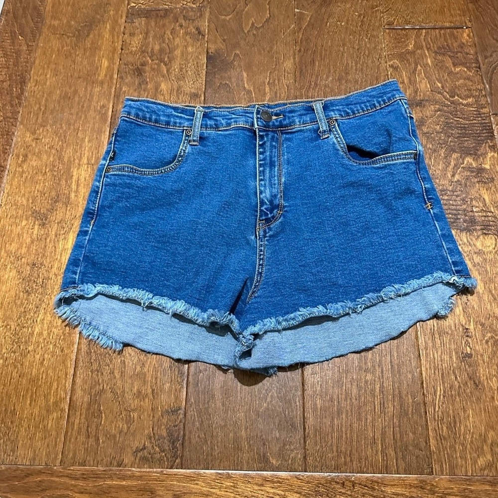 Rusty x Buff Monster x Minions collab jean shorts - Picture 2 of 6